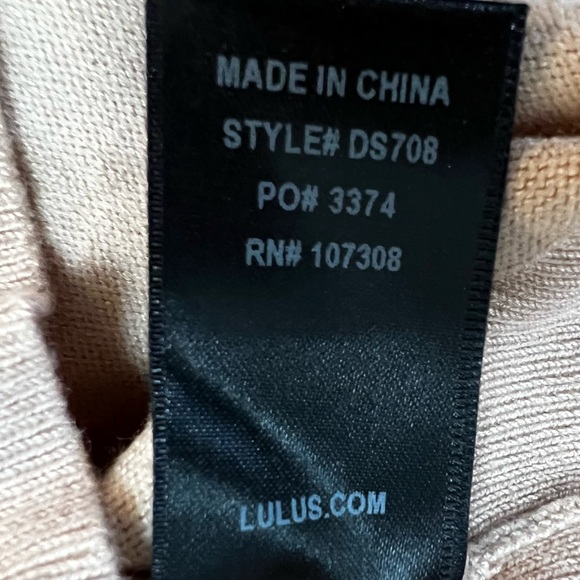 Lulu’s Tan Short Waisted Sweater with Deep V-Back. Size Medium. NWT. - Picture 5 of 6